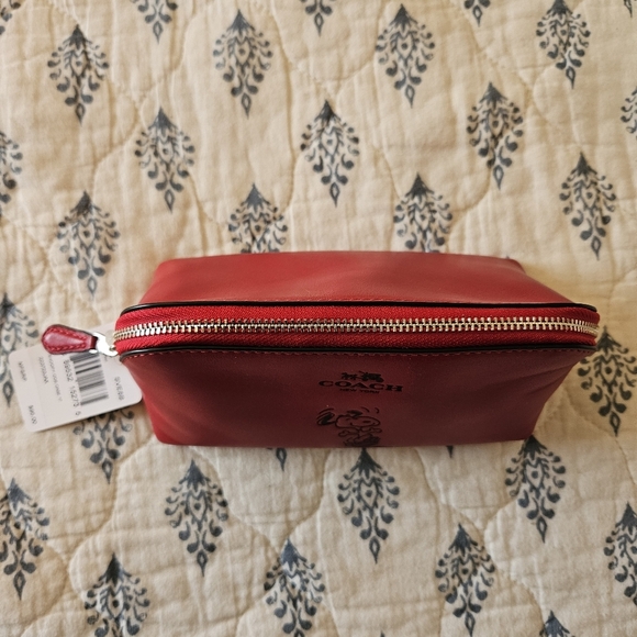 Coach x Snoopy Peanuts Classic Red Leather Cosmetic Bag Limited Edition NWT - Picture 9 of 11